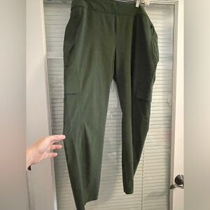 Athleta Olive Green cargo style Women's Pants size 16